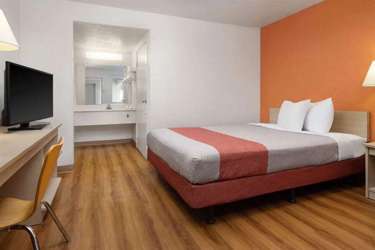 Motel 6-Buena Park, Ca - Knotts Berry Farm - Disneyland Экстерьер фото