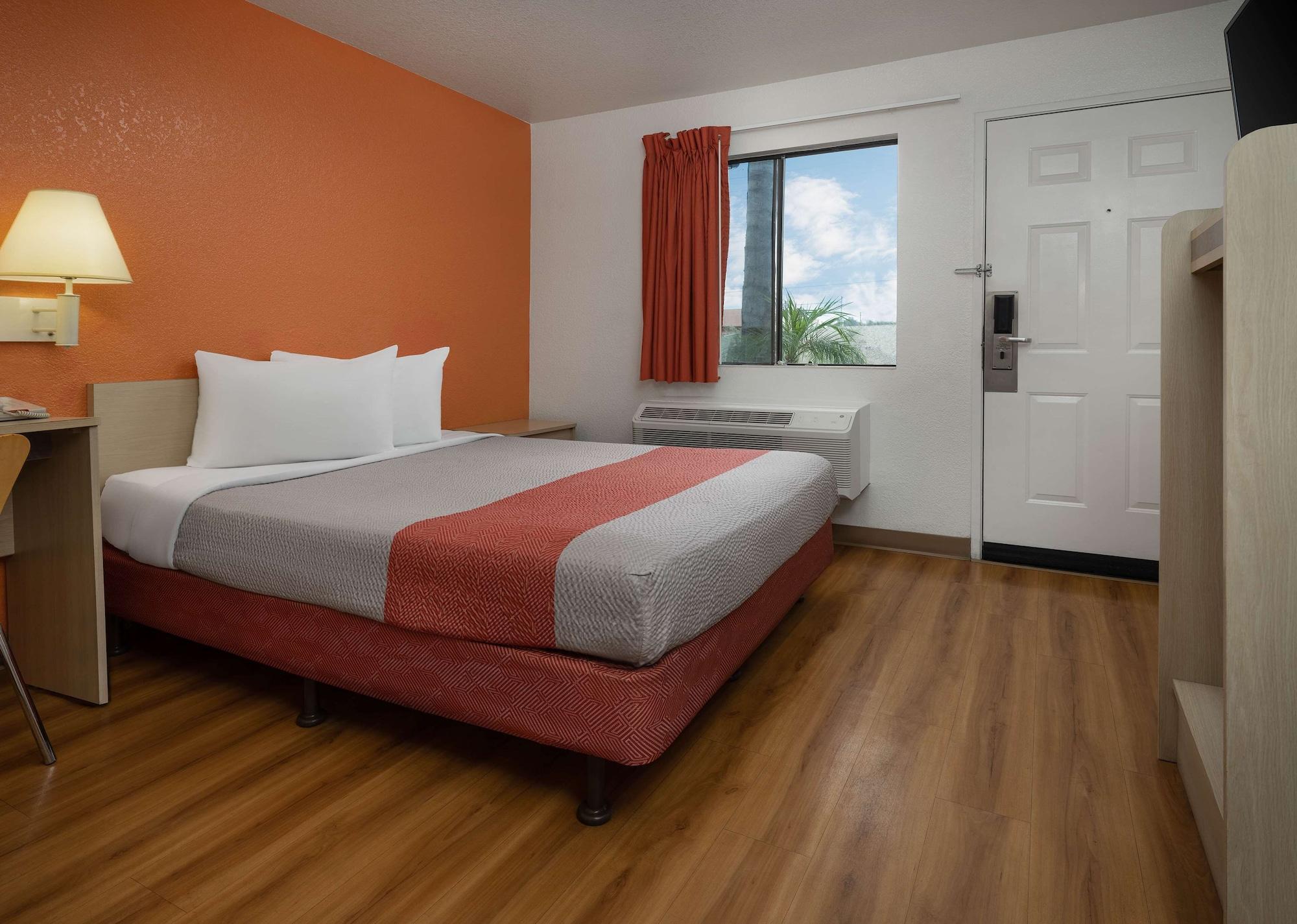Motel 6-Buena Park, Ca - Knotts Berry Farm - Disneyland Экстерьер фото